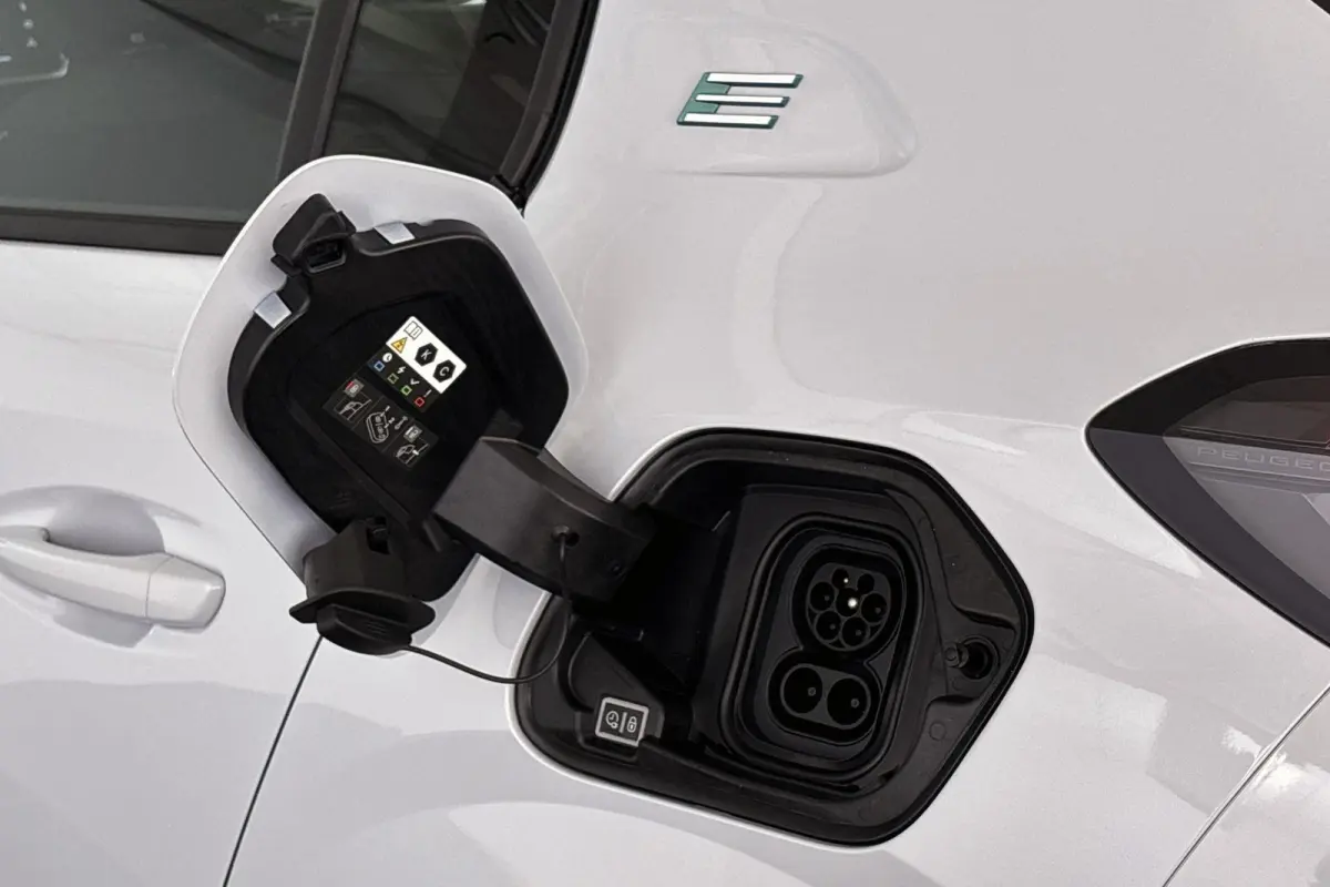 EV Style 50 kWh Apple CarPlay Climate Control