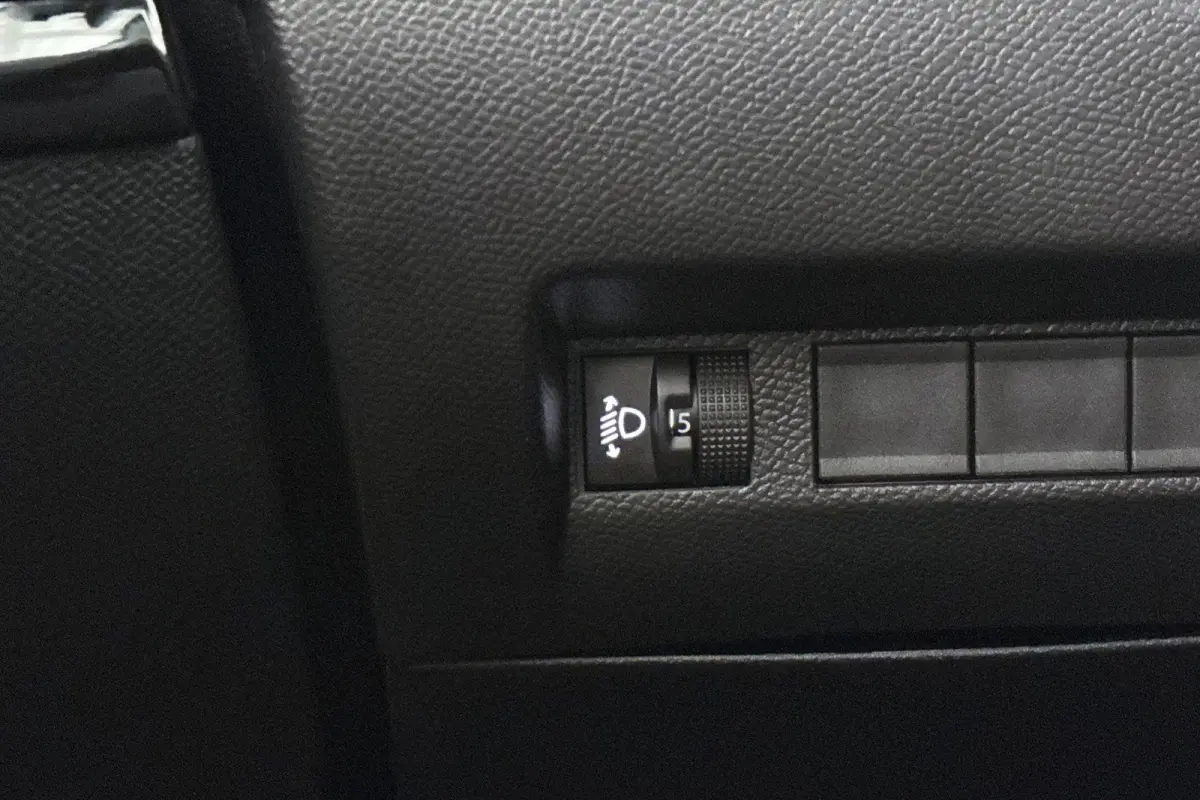 EV Style 50 kWh Apple CarPlay Climate Control