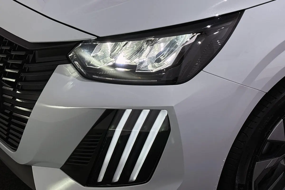 EV Style 50 kWh Apple CarPlay Climate Control