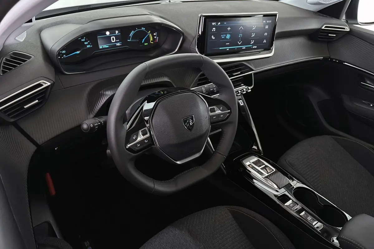 EV Style 50 kWh Apple CarPlay Climate Control