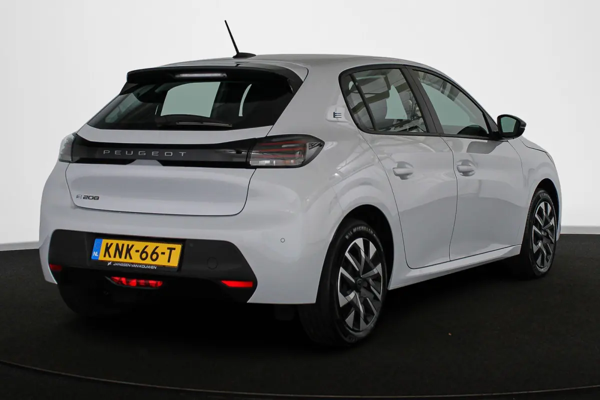 EV Style 50 kWh Apple CarPlay Climate Control