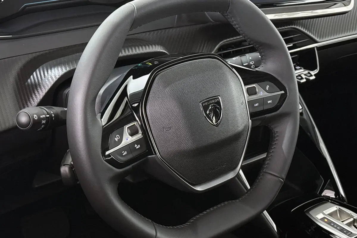 EV Style 50 kWh Apple CarPlay Climate Control