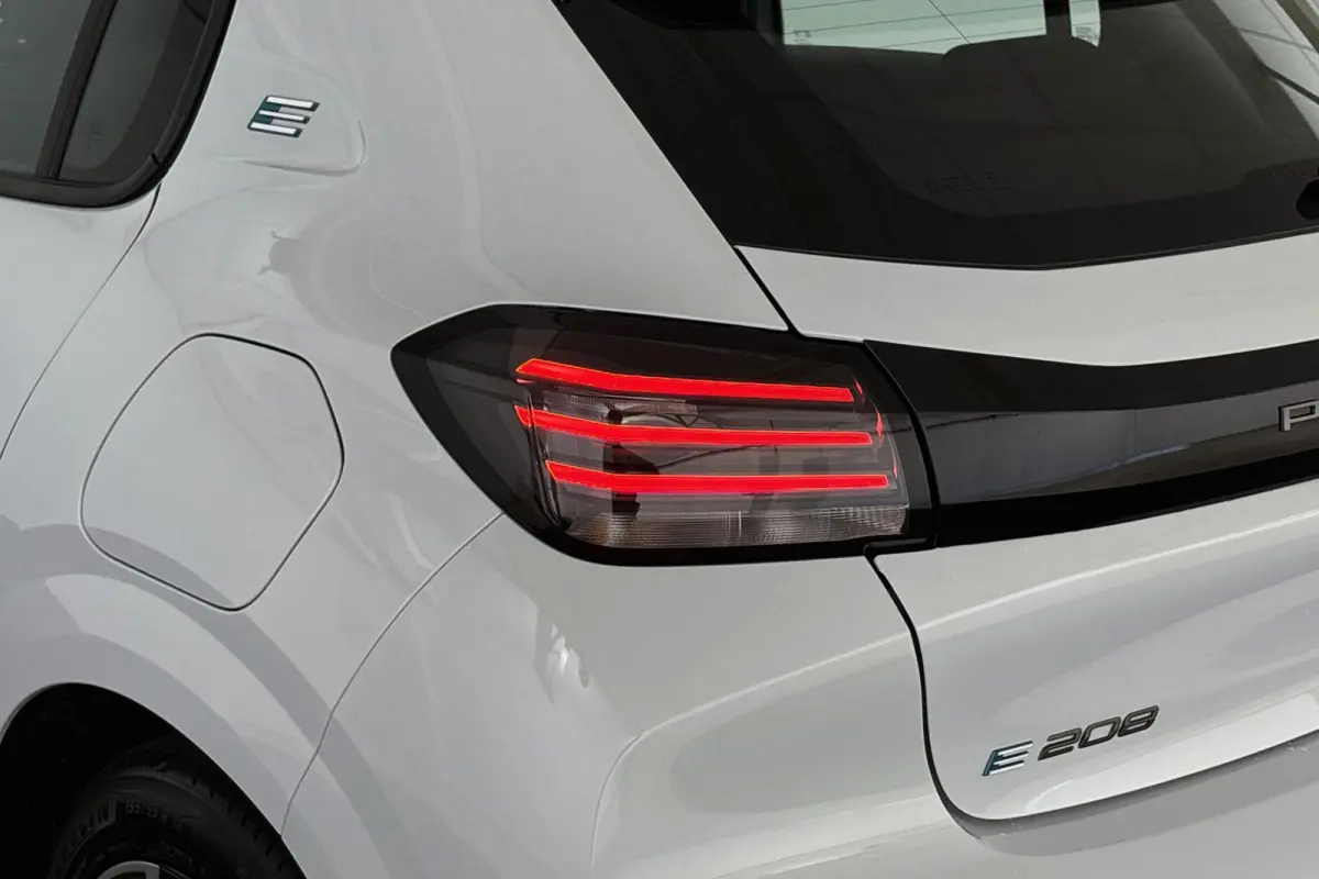 EV Style 50 kWh Apple CarPlay Climate Control