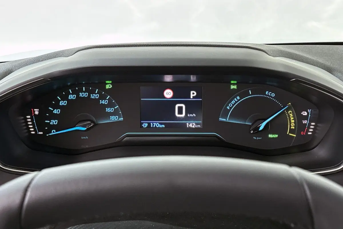 EV Style 50 kWh Apple CarPlay Climate Control