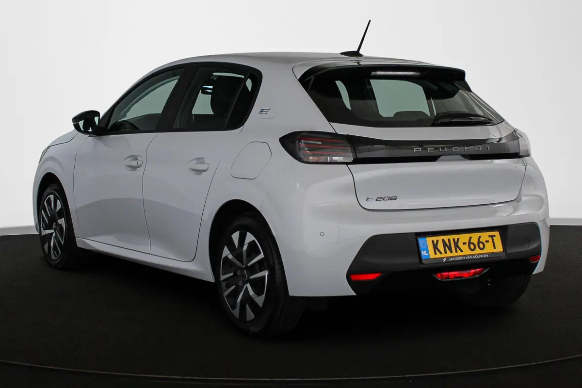 EV Style 50 kWh Apple CarPlay Climate Control