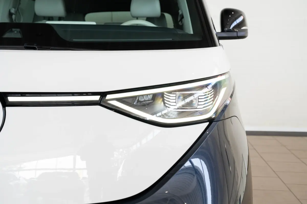 Pro 5 pers Intro 77kWh | SOH 94% | Trekhaak | Elektrische Stoelverstelling & Geheugen | Adaptive Cruise | Camera | Climate Controle | Navigatie |