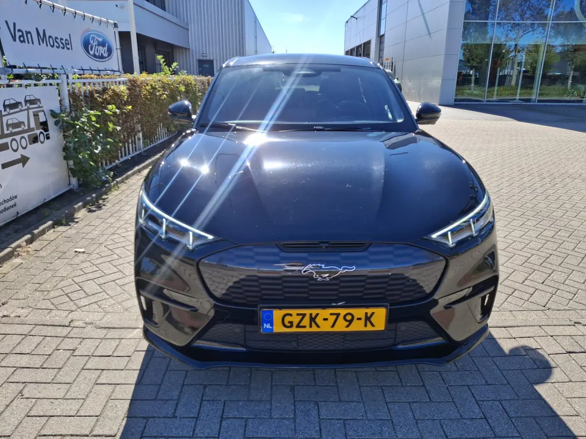 GT Extended AWD 98 kWh | 487pk! | Panodak Vast | Memory functie Bestuurderstoel | Afn. Trekhaak | B&O Audiosysteem |