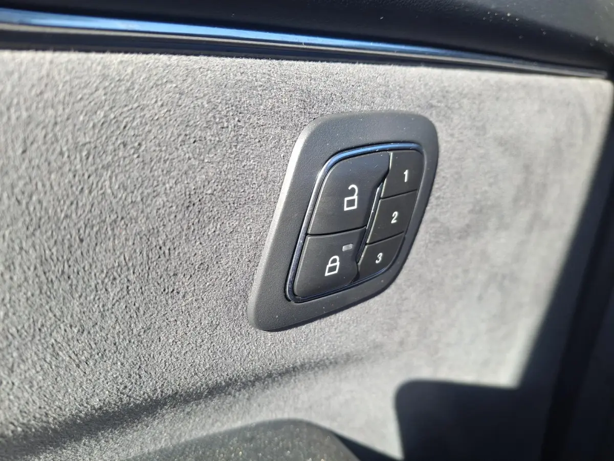 GT Extended AWD 98 kWh | 487pk! | Panodak Vast | Memory functie Bestuurderstoel | Afn. Trekhaak | B&O Audiosysteem |
