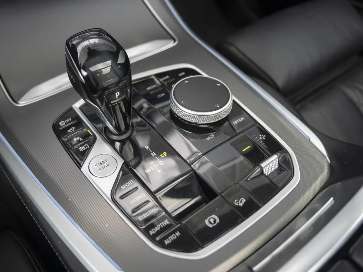 xDrive45e | M Sportpakket | Comfort Access | Panoramadak | Driving Assistant Plus | Harman Kardon | Head Up Display | 21 inch | Trekhaak