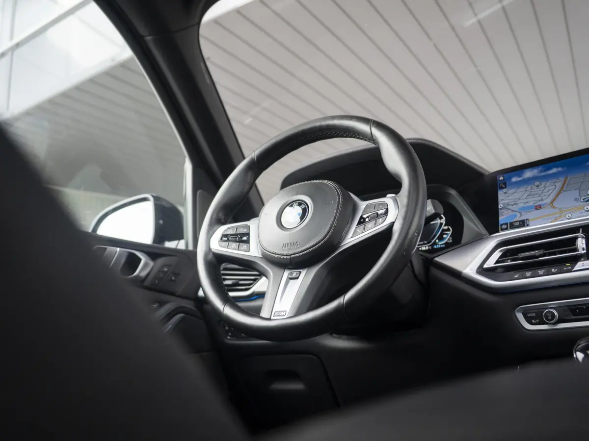 xDrive45e | M Sportpakket | Comfort Access | Panoramadak | Driving Assistant Plus | Harman Kardon | Head Up Display | 21 inch | Trekhaak