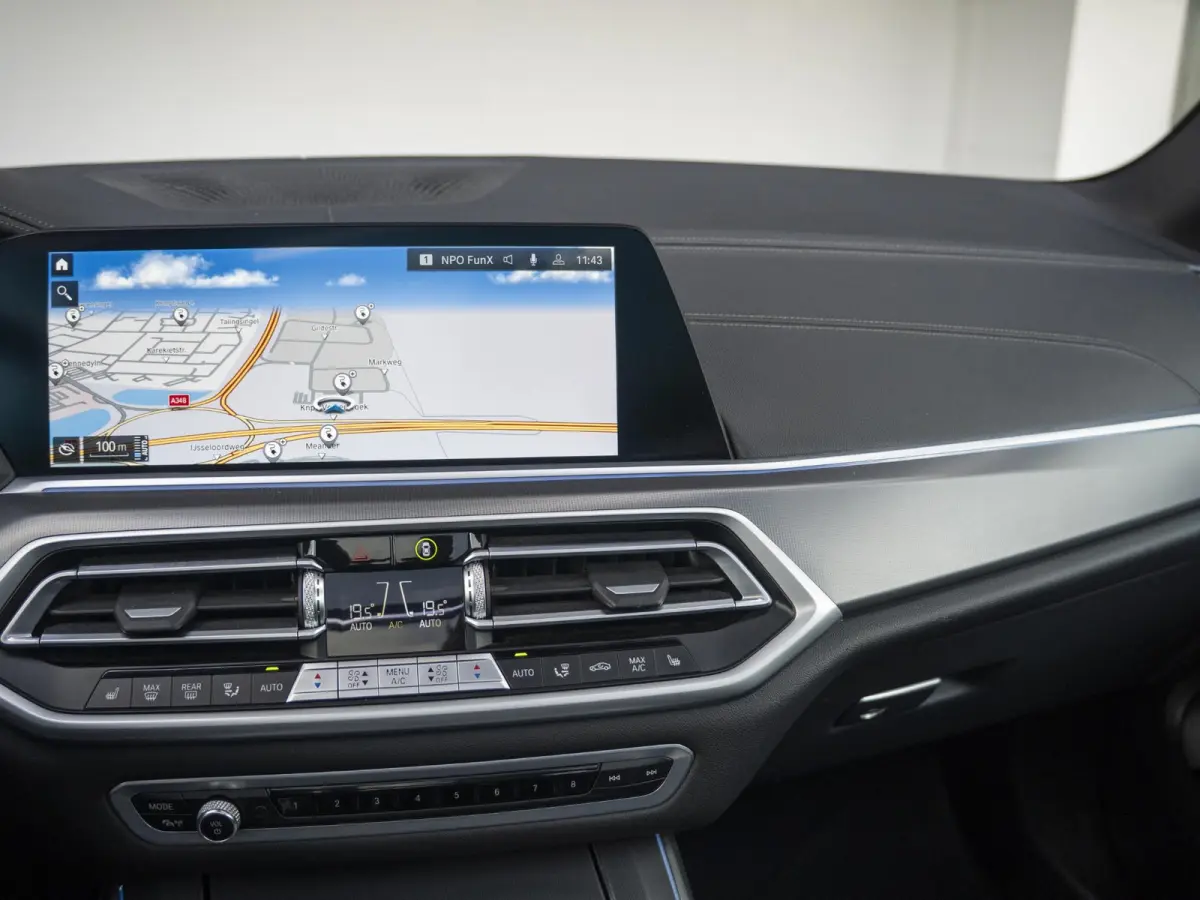 xDrive45e | M Sportpakket | Comfort Access | Panoramadak | Driving Assistant Plus | Harman Kardon | Head Up Display | 21 inch | Trekhaak