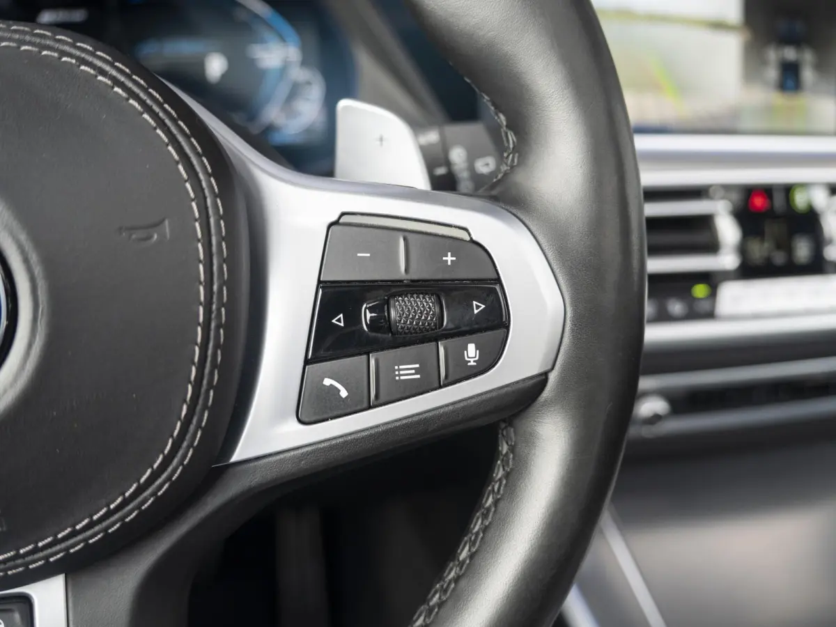 xDrive45e | M Sportpakket | Comfort Access | Panoramadak | Driving Assistant Plus | Harman Kardon | Head Up Display | 21 inch | Trekhaak
