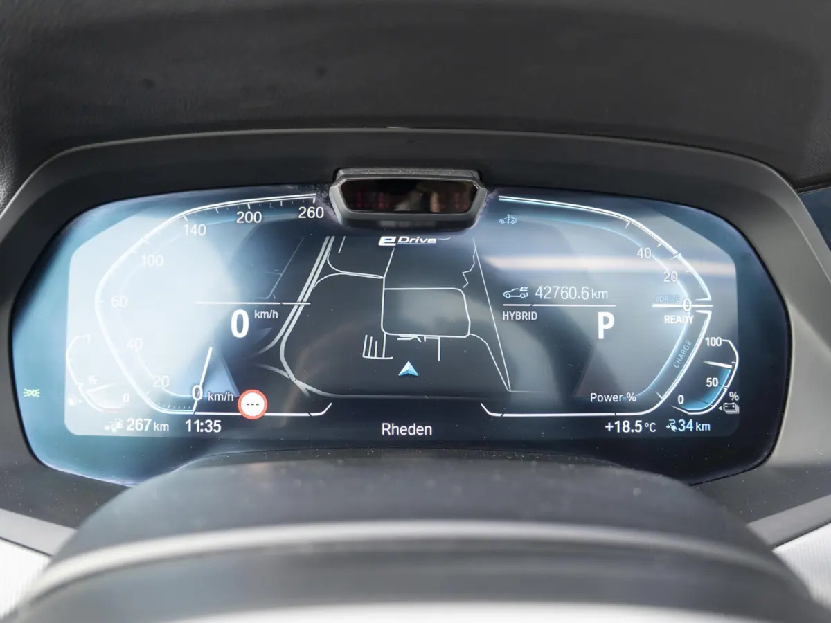 xDrive45e | M Sportpakket | Comfort Access | Panoramadak | Driving Assistant Plus | Harman Kardon | Head Up Display | 21 inch | Trekhaak