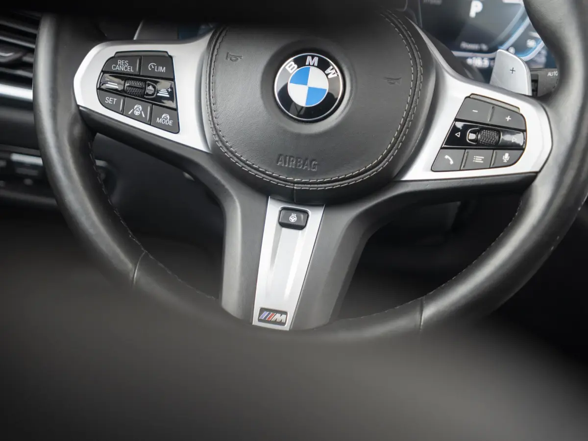 xDrive45e | M Sportpakket | Comfort Access | Panoramadak | Driving Assistant Plus | Harman Kardon | Head Up Display | 21 inch | Trekhaak