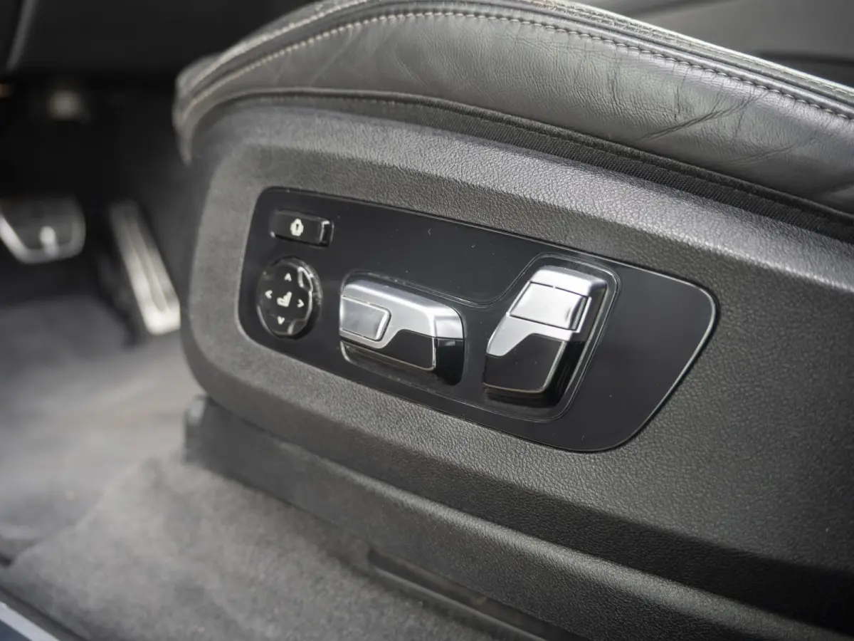 xDrive45e | M Sportpakket | Comfort Access | Panoramadak | Driving Assistant Plus | Harman Kardon | Head Up Display | 21 inch | Trekhaak