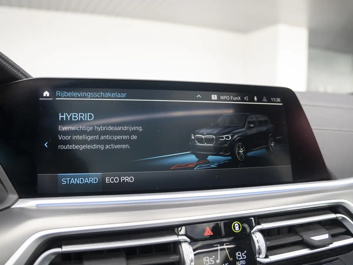 xDrive45e | M Sportpakket | Comfort Access | Panoramadak | Driving Assistant Plus | Harman Kardon | Head Up Display | 21 inch | Trekhaak