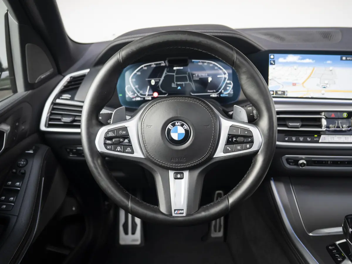 xDrive45e | M Sportpakket | Comfort Access | Panoramadak | Driving Assistant Plus | Harman Kardon | Head Up Display | 21 inch | Trekhaak