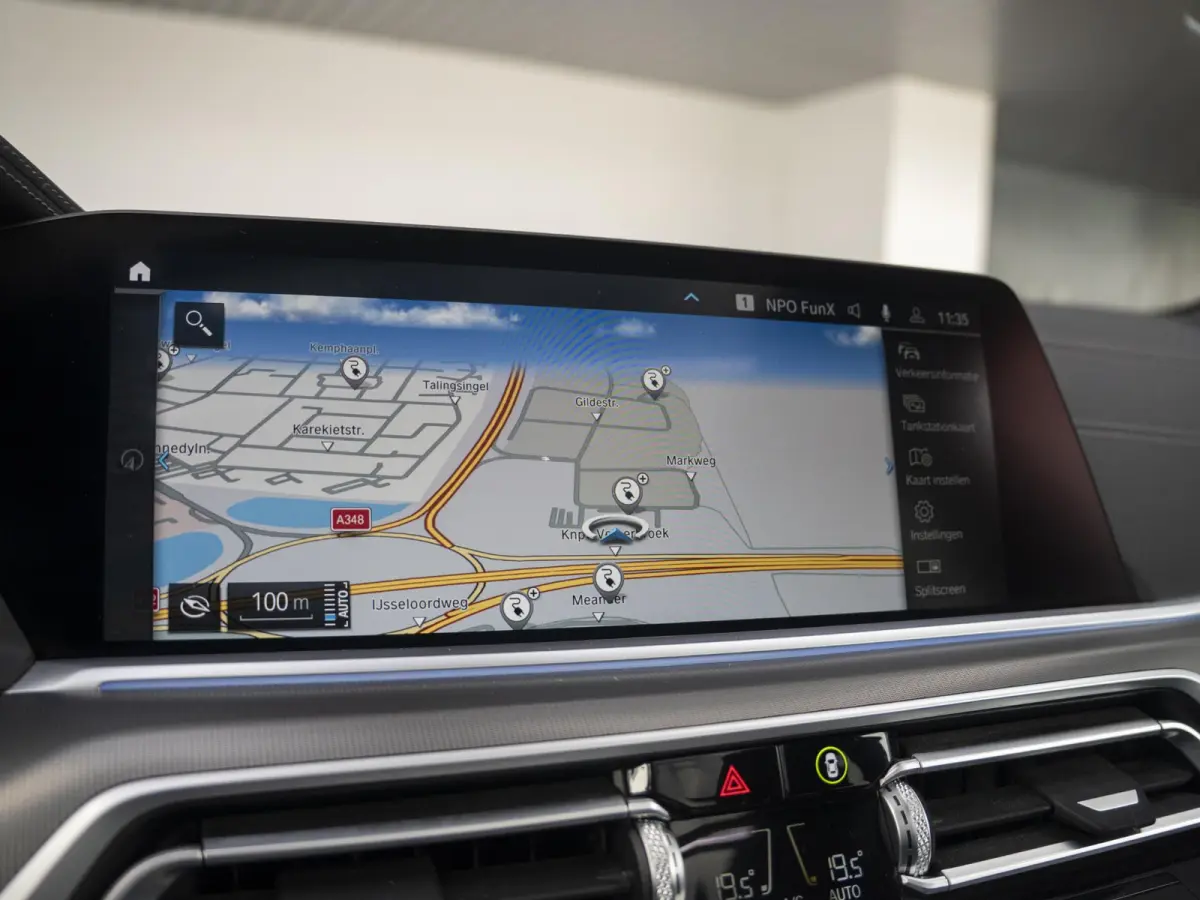 xDrive45e | M Sportpakket | Comfort Access | Panoramadak | Driving Assistant Plus | Harman Kardon | Head Up Display | 21 inch | Trekhaak