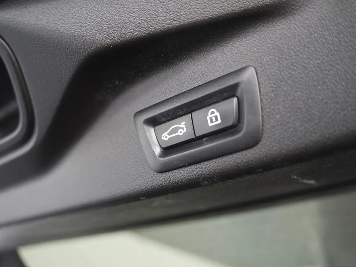 xDrive45e | M Sportpakket | Comfort Access | Panoramadak | Driving Assistant Plus | Harman Kardon | Head Up Display | 21 inch | Trekhaak