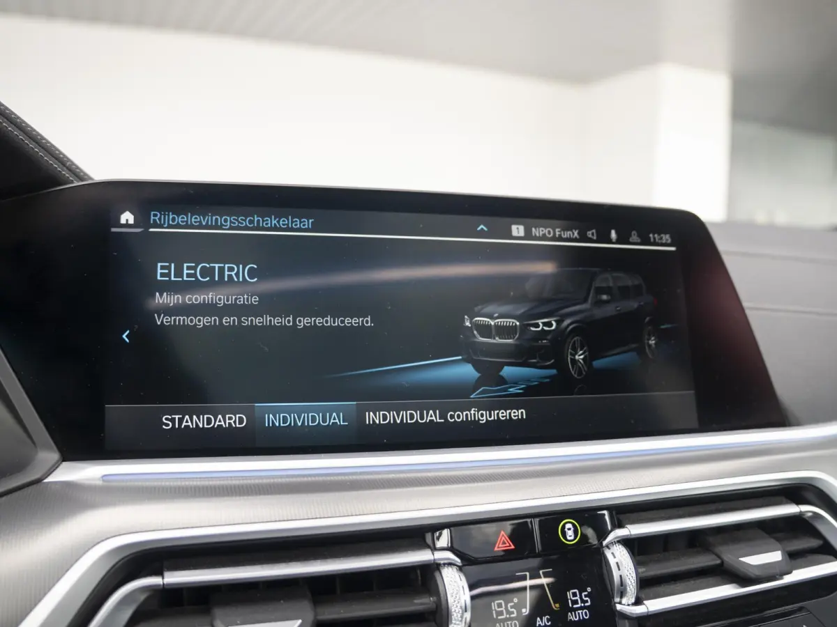 xDrive45e | M Sportpakket | Comfort Access | Panoramadak | Driving Assistant Plus | Harman Kardon | Head Up Display | 21 inch | Trekhaak