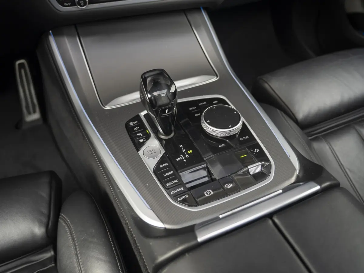 xDrive45e | M Sportpakket | Comfort Access | Panoramadak | Driving Assistant Plus | Harman Kardon | Head Up Display | 21 inch | Trekhaak
