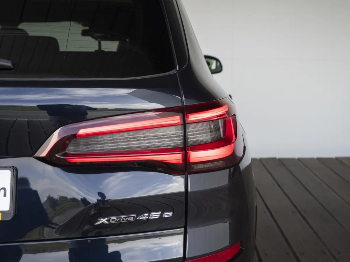 xDrive45e | M Sportpakket | Comfort Access | Panoramadak | Driving Assistant Plus | Harman Kardon | Head Up Display | 21 inch | Trekhaak