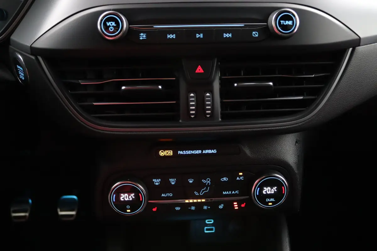 1.0 EcoBoost Hybrid ST Line | Achteruitrijcamera | Airco (automatisch) | Apple Carplay/Android Auto|telefoonintegratie premium