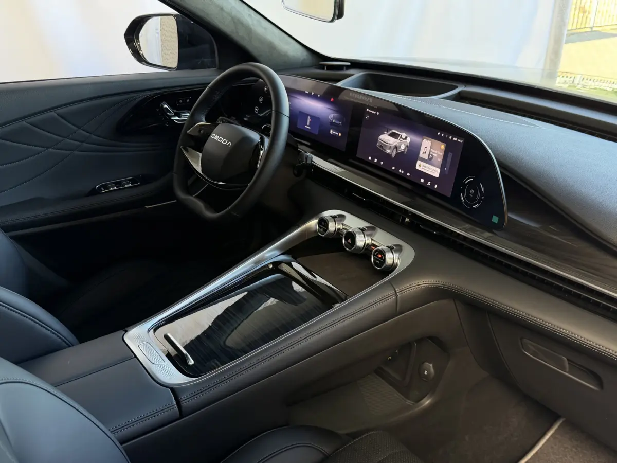 OMODA 9 PREMIUM AWD 538PK MASSAGE STOEL.VERW/KOELING | 145 KM / TOTAAL MET BENZINE 1000KM ELEKTRISCH | 538 PK | 4WD 4X4