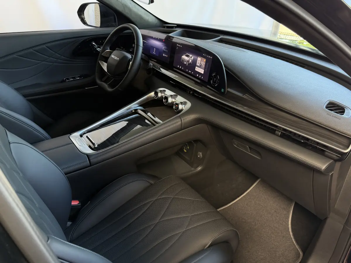 OMODA 9 PREMIUM AWD 538PK MASSAGE STOEL.VERW/KOELING | 145 KM / TOTAAL MET BENZINE 1000KM ELEKTRISCH | 538 PK | 4WD 4X4