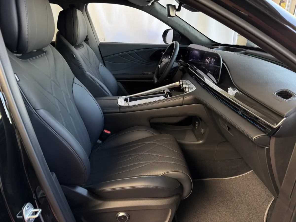 OMODA 9 PREMIUM AWD 538PK MASSAGE STOEL.VERW/KOELING | 145 KM / TOTAAL MET BENZINE 1000KM ELEKTRISCH | 538 PK | 4WD 4X4