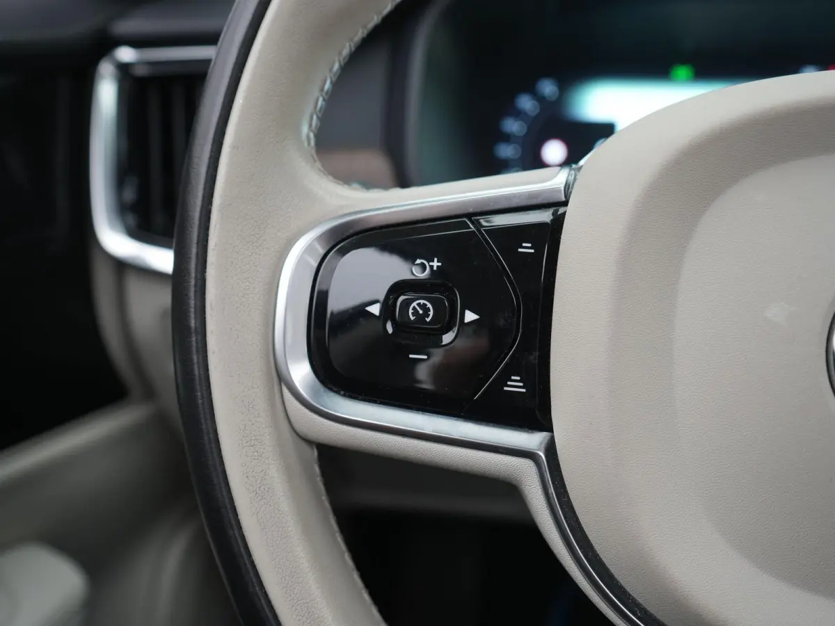 2.0 T8 AWD Inscription Exclusive BTW AUTO | PANORAMADAK | ADAPTIEVE CRUISE | HARMAN KARDON | 360 CAMERA | LEDER | NAVIGATIE | STOELVERWARMING | ELEKTRISCHE STOEL |  12 MAANDEN BOVAG GARANTIE