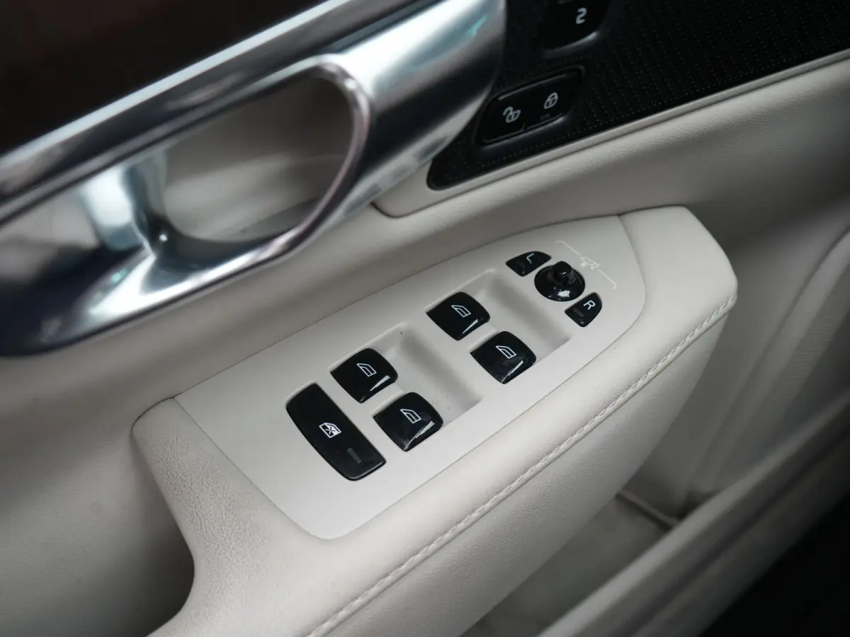 2.0 T8 AWD Inscription Exclusive BTW AUTO | PANORAMADAK | ADAPTIEVE CRUISE | HARMAN KARDON | 360 CAMERA | LEDER | NAVIGATIE | STOELVERWARMING | ELEKTRISCHE STOEL |  12 MAANDEN BOVAG GARANTIE