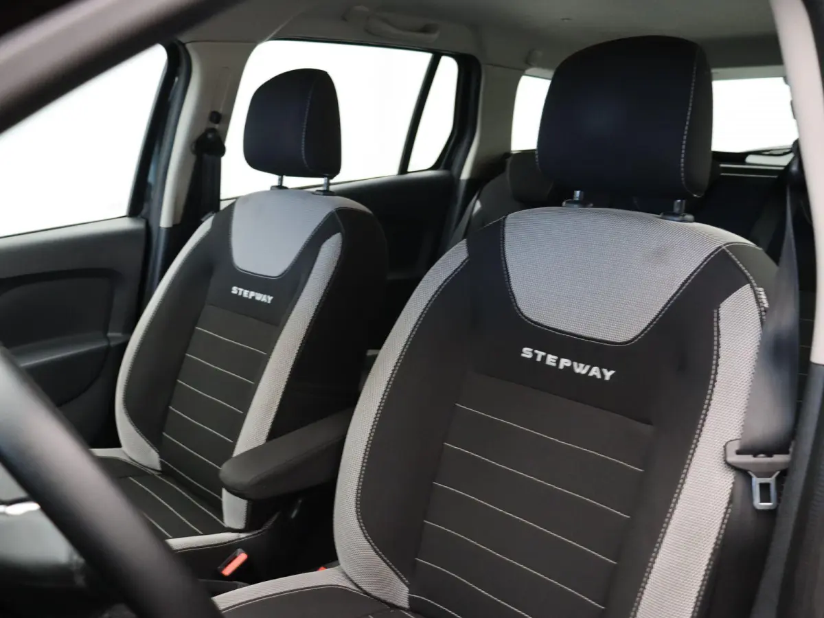 TCe 90pk Stepway | Trekhaak | Parkeersensoren Achter | Navigatie |