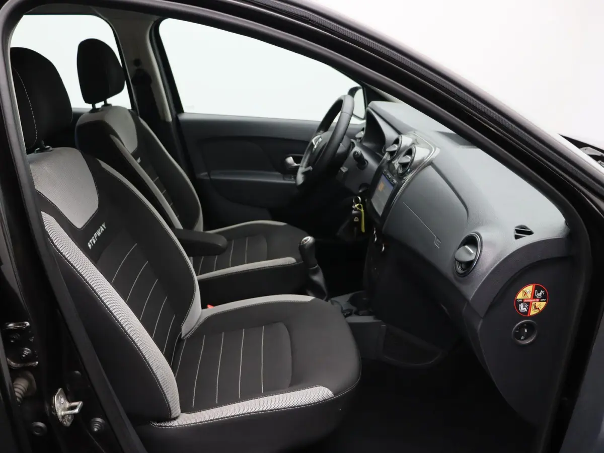 TCe 90pk Stepway | Trekhaak | Parkeersensoren Achter | Navigatie |