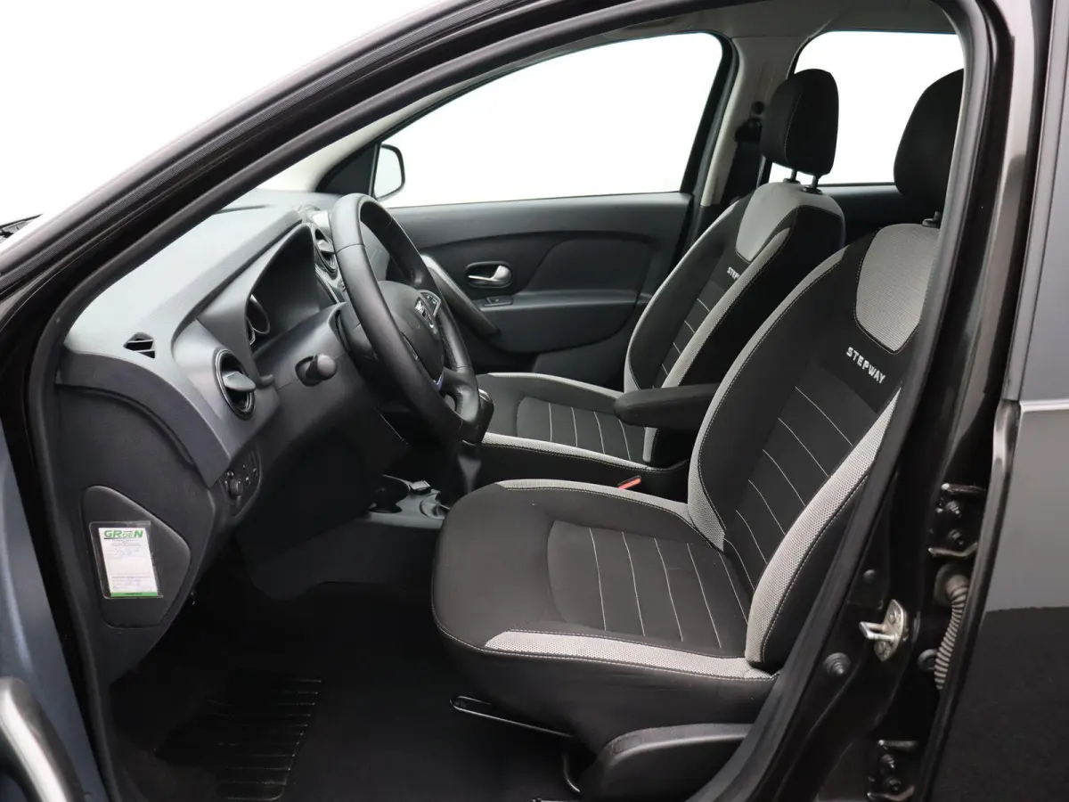 TCe 90pk Stepway | Trekhaak | Parkeersensoren Achter | Navigatie |