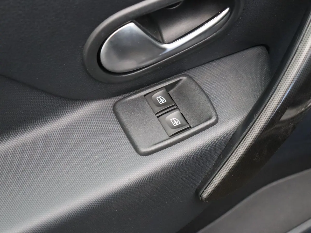 TCe 90pk Stepway | Trekhaak | Parkeersensoren Achter | Navigatie |