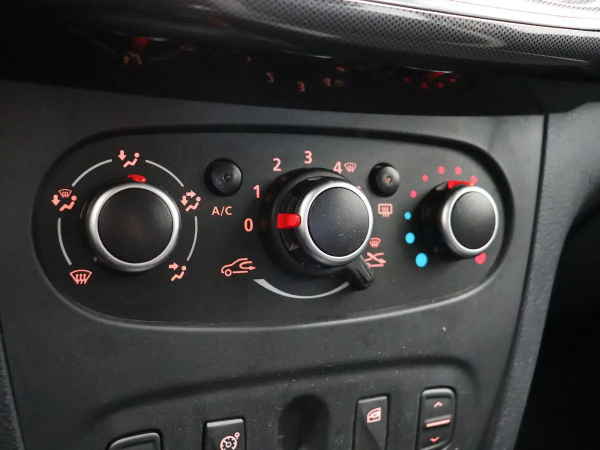 TCe 90pk Stepway | Trekhaak | Parkeersensoren Achter | Navigatie |