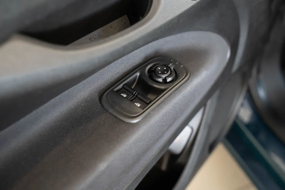 Icon 42 kWh | Camera | Stoelverwarming | Parkeersensoren | Apple Carplay & Android Auto | Climate Controle |