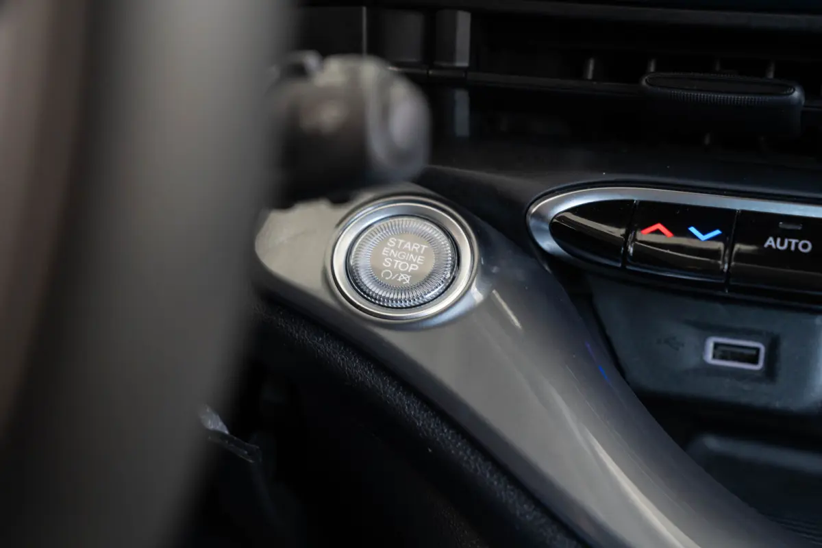 Icon 42 kWh | Camera | Stoelverwarming | Parkeersensoren | Apple Carplay & Android Auto | Climate Controle |