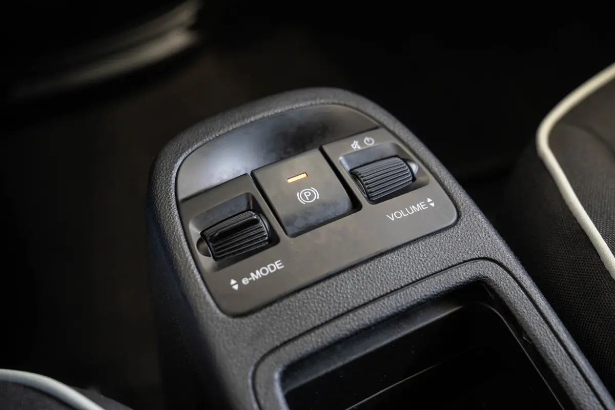 Icon 42 kWh | Camera | Stoelverwarming | Parkeersensoren | Apple Carplay & Android Auto | Climate Controle |