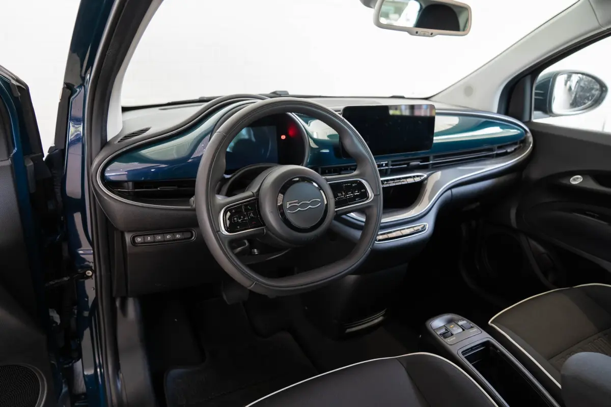 Icon 42 kWh | Camera | Stoelverwarming | Parkeersensoren | Apple Carplay & Android Auto | Climate Controle |