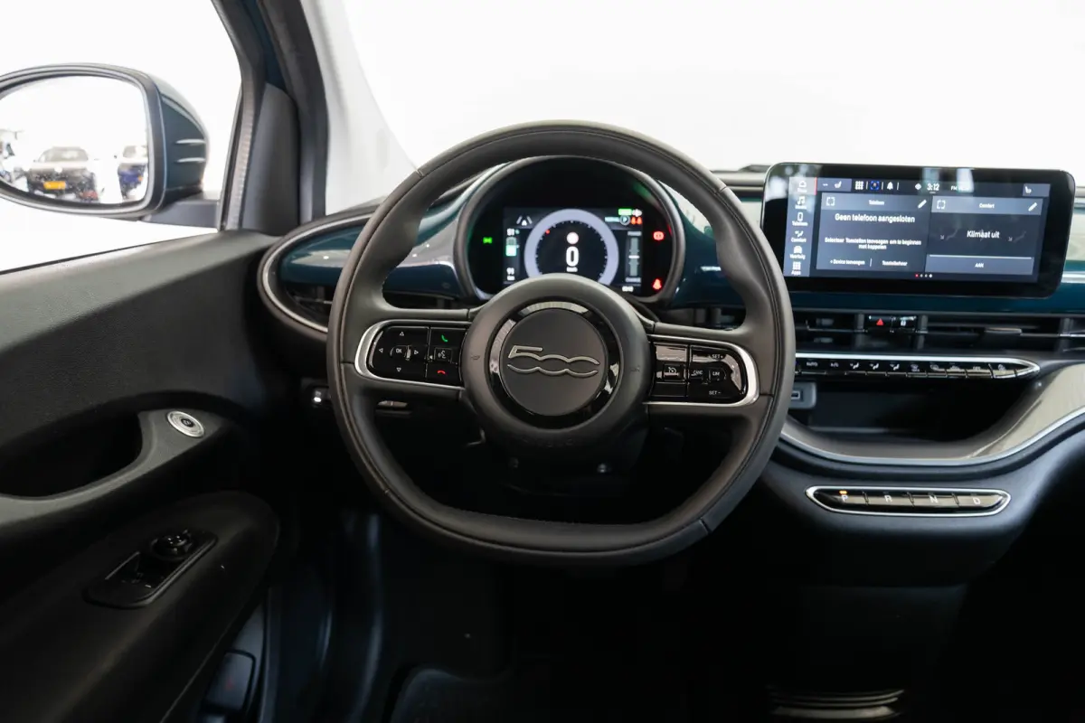 Icon 42 kWh | Camera | Stoelverwarming | Parkeersensoren | Apple Carplay & Android Auto | Climate Controle |