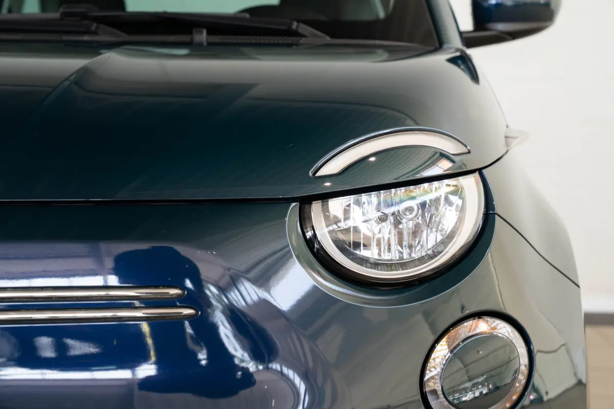 Icon 42 kWh | Camera | Stoelverwarming | Parkeersensoren | Apple Carplay & Android Auto | Climate Controle |