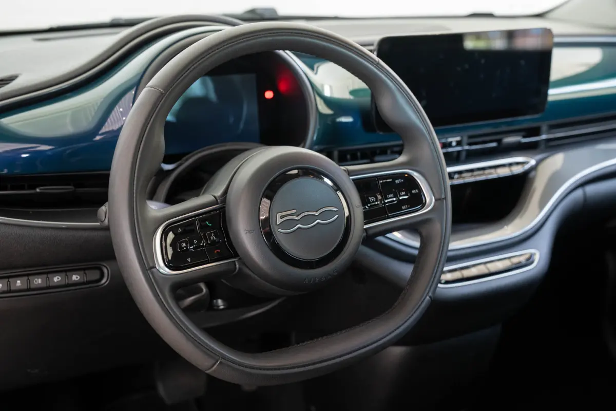 Icon 42 kWh | Camera | Stoelverwarming | Parkeersensoren | Apple Carplay & Android Auto | Climate Controle |