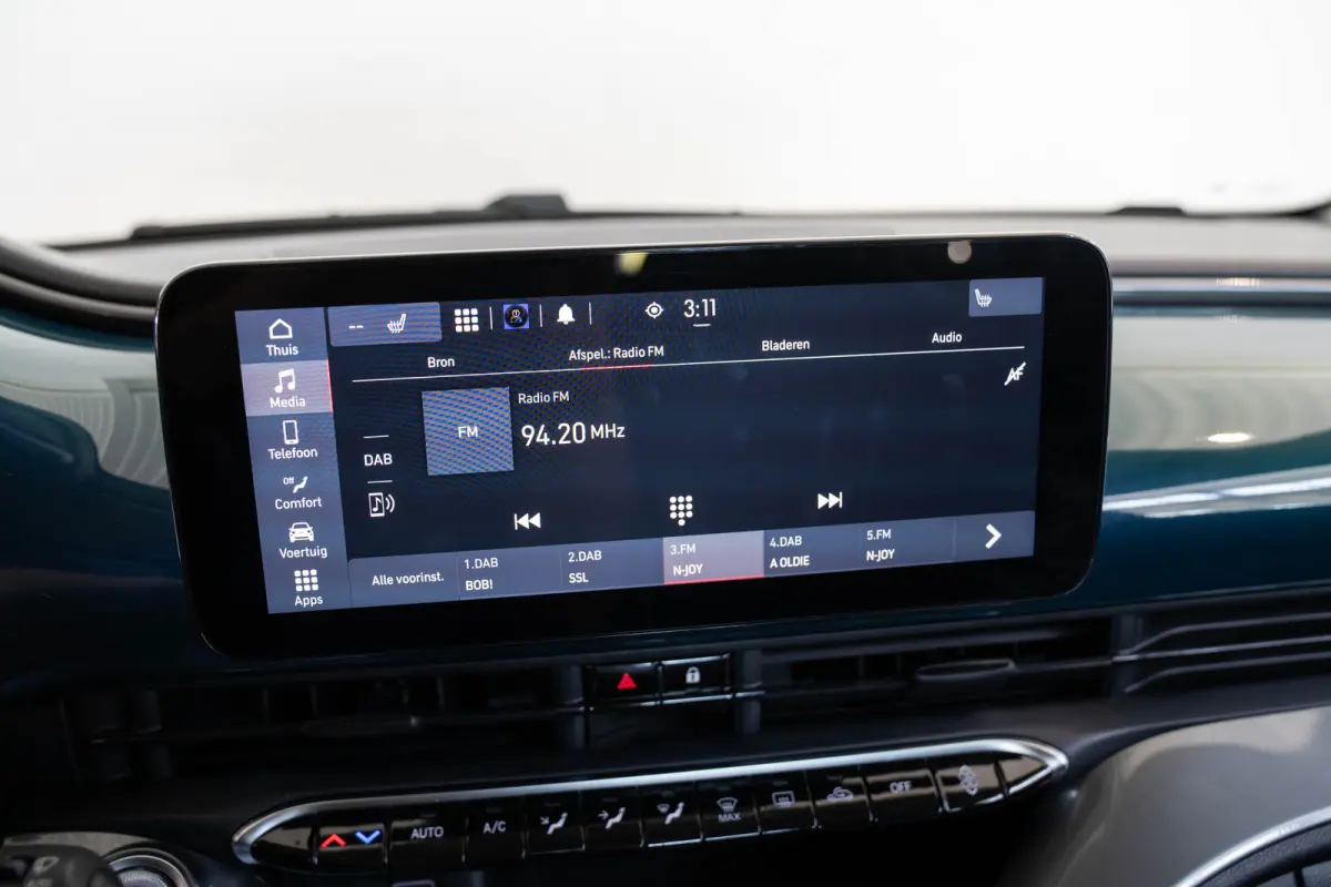 Icon 42 kWh | Camera | Stoelverwarming | Parkeersensoren | Apple Carplay & Android Auto | Climate Controle |