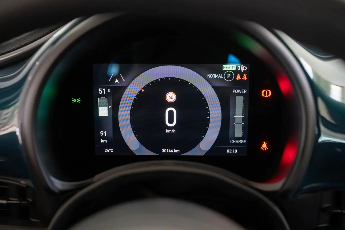 Icon 42 kWh | Camera | Stoelverwarming | Parkeersensoren | Apple Carplay & Android Auto | Climate Controle |