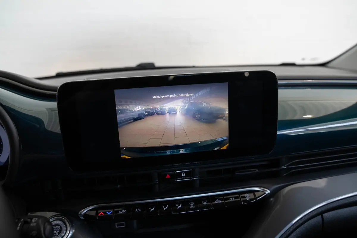 Icon 42 kWh | Camera | Stoelverwarming | Parkeersensoren | Apple Carplay & Android Auto | Climate Controle |