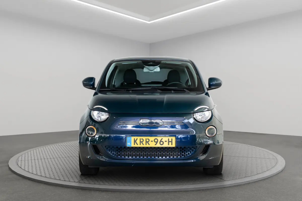 Icon 42 kWh | Camera | Stoelverwarming | Parkeersensoren | Apple Carplay & Android Auto | Climate Controle |
