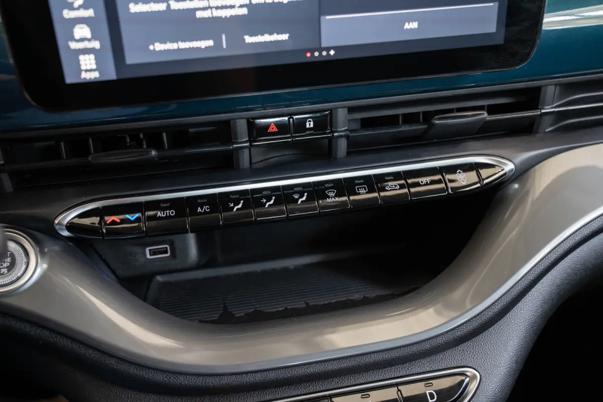Icon 42 kWh | Camera | Stoelverwarming | Parkeersensoren | Apple Carplay & Android Auto | Climate Controle |