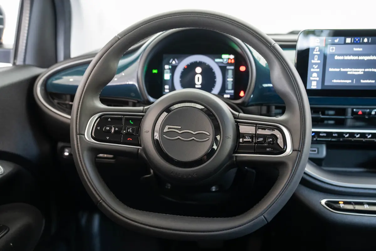 Icon 42 kWh | Camera | Stoelverwarming | Parkeersensoren | Apple Carplay & Android Auto | Climate Controle |